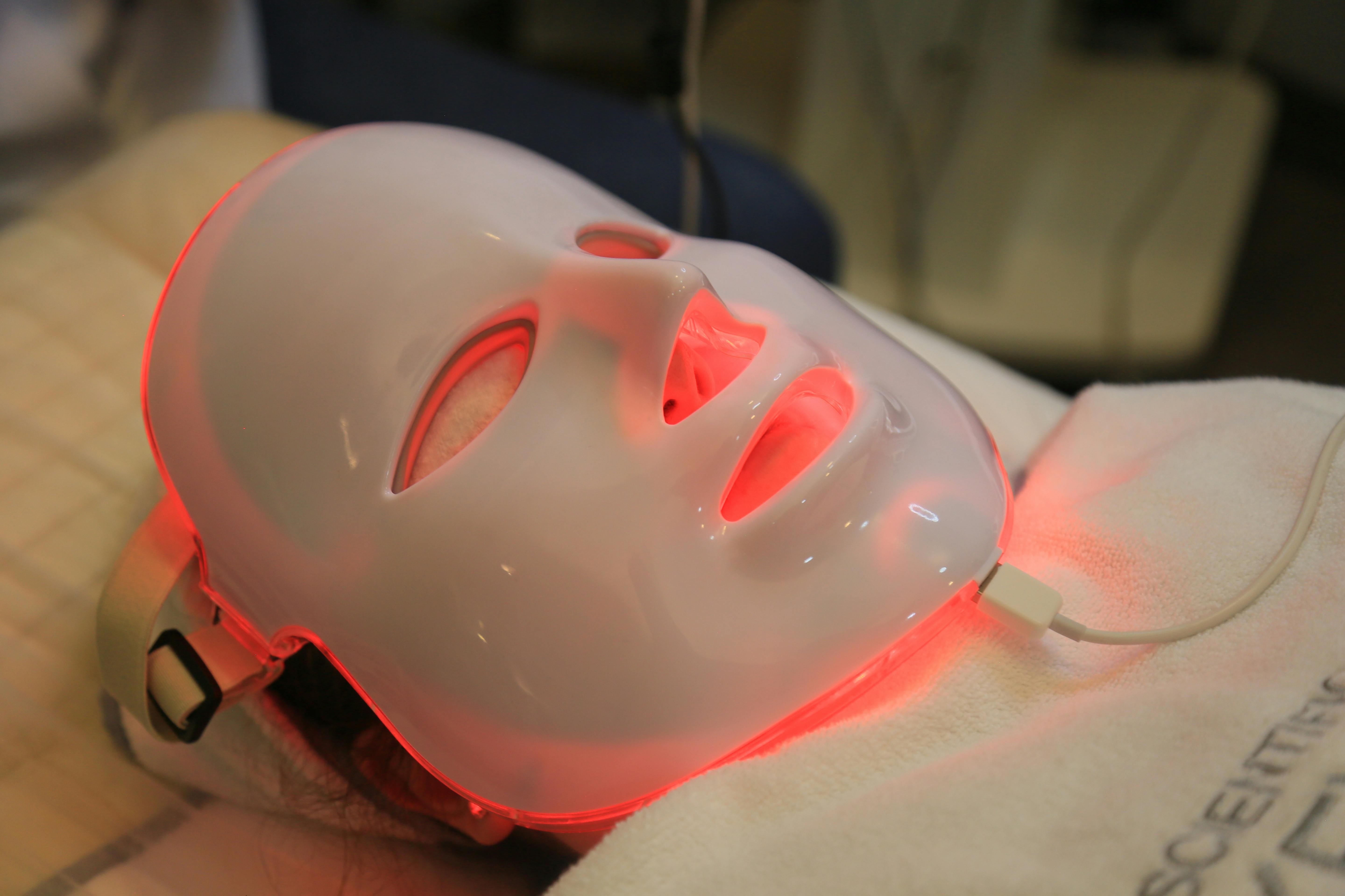 LED light therapy treatment